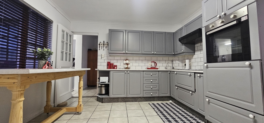 5 Bedroom Property for Sale in Myburgh Park Western Cape